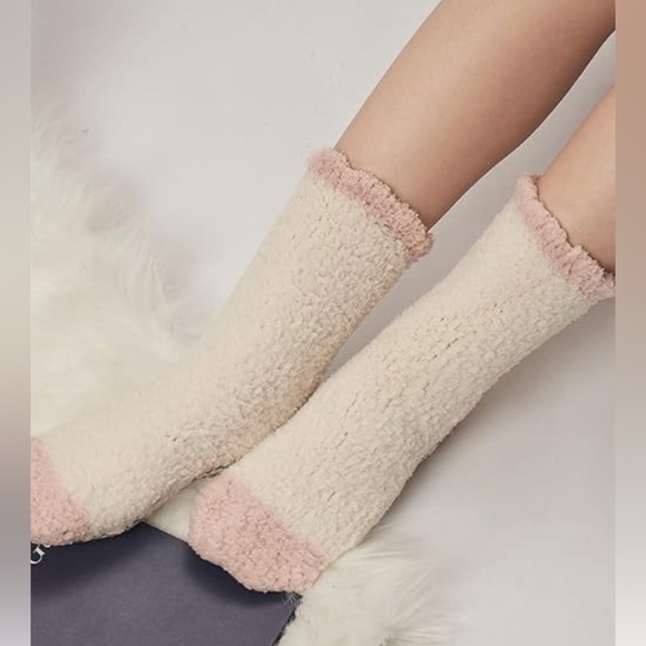 Bulinlulu NEW - 5 pack Non Skid Fuzzy Socks - Picture 7 of 8